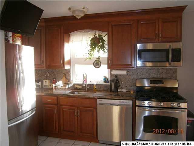 Arrochar Staten Island Three Bedroom House for&nbsp;Rent-$2,100