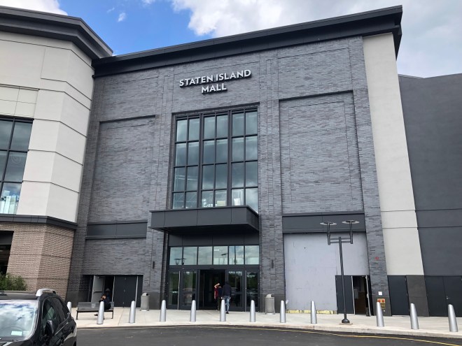 New entrance to Staten Island Mall
